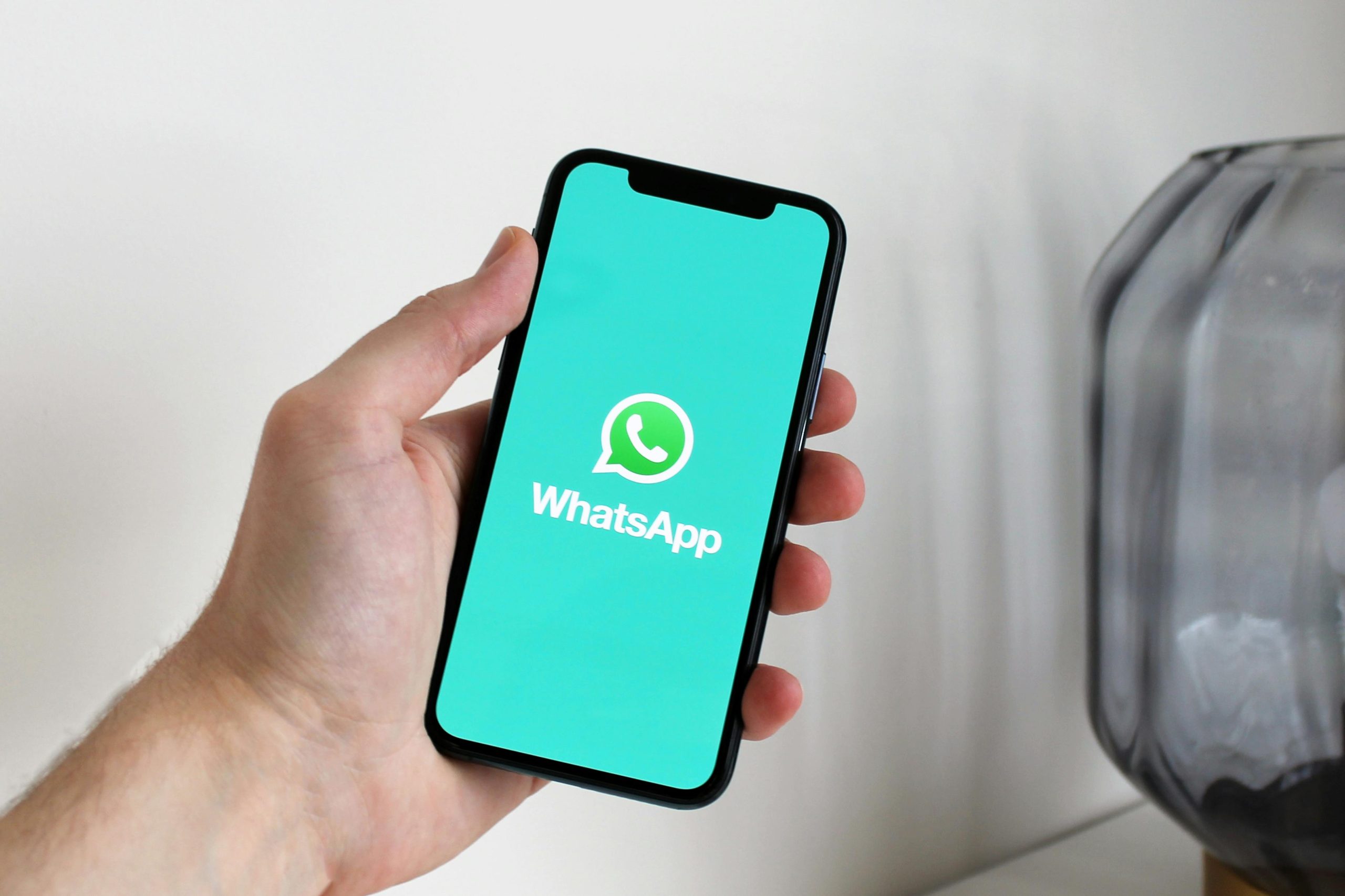 📱 WhatsApp: Complete Guide, Features, Benefits, FAQs & Simple Calculations