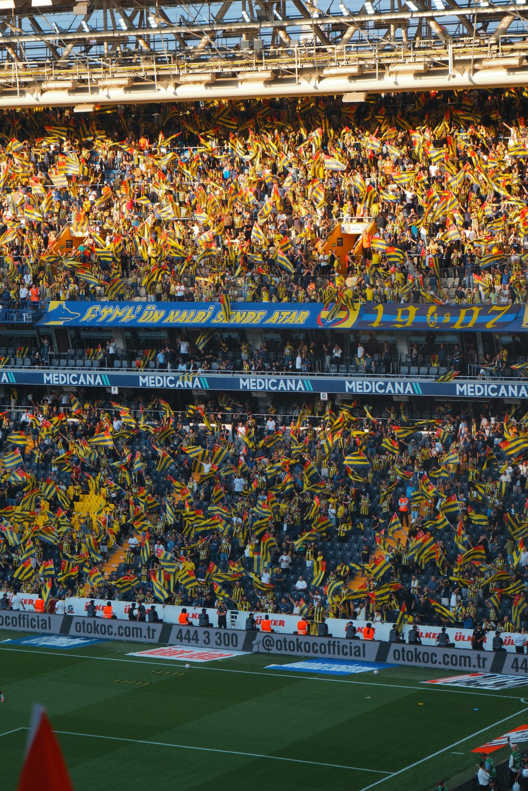 Fanatics: The Vertical Monopoly Reshaping Sports Merchandise